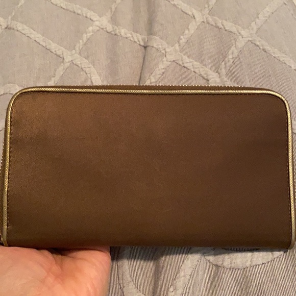 Authentic Prada zippy wallet - Picture 2 of 4